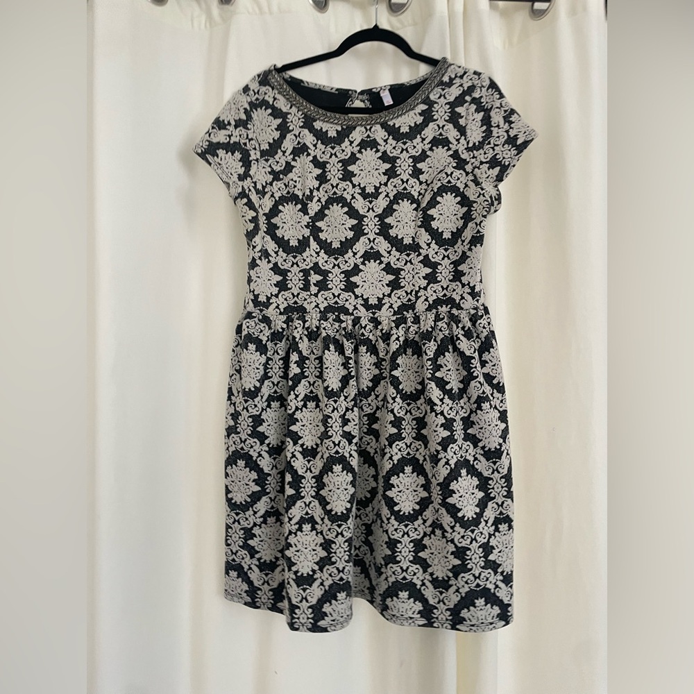 Xhilaration Damask Fit and Flare Knit Skater Dress in White and Black XL
